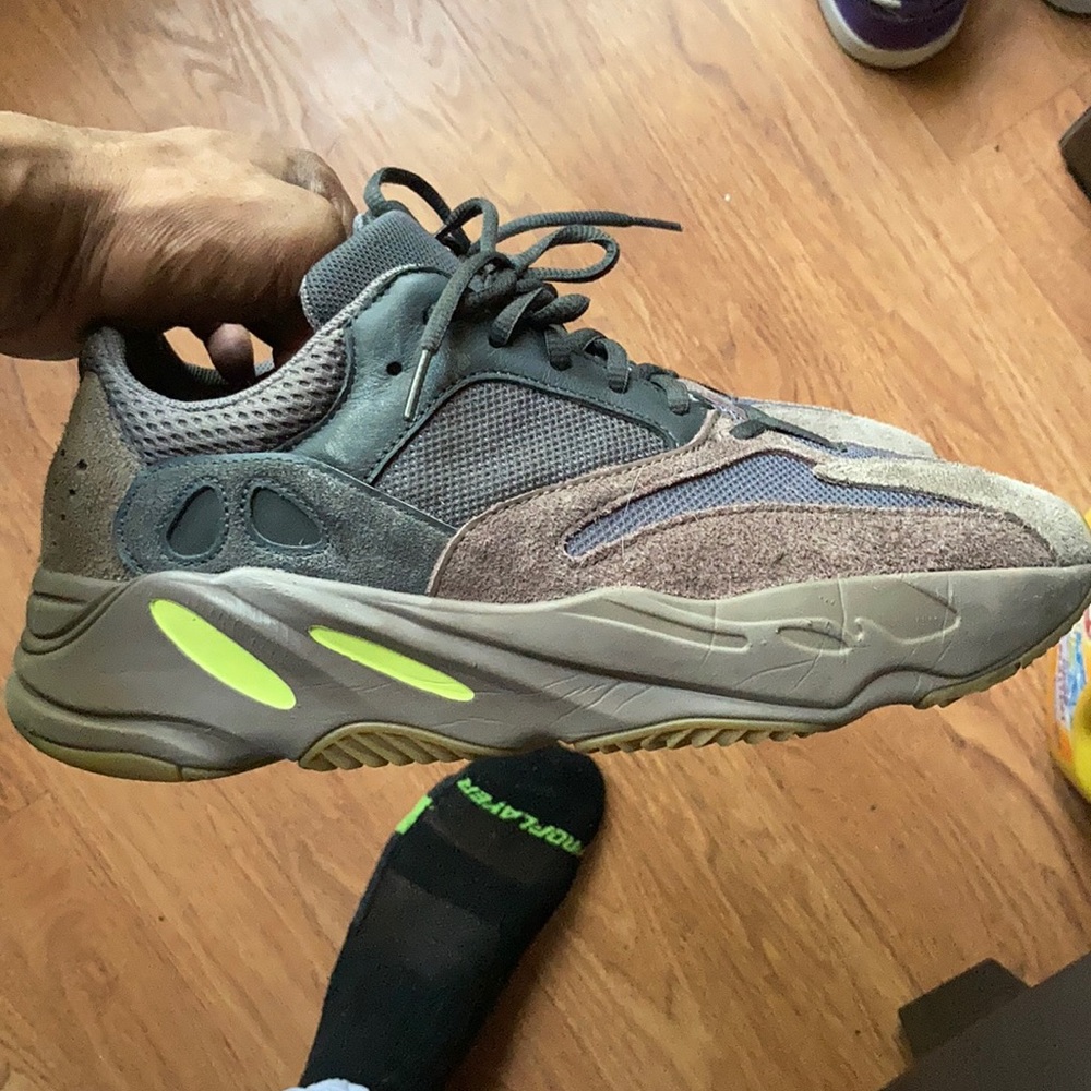 Yeezy Boost 700 (Mauve)